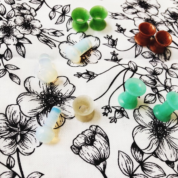 Ear Gauges/Plugs/Spacers Bundle with Opalites - Picture 5 of 6